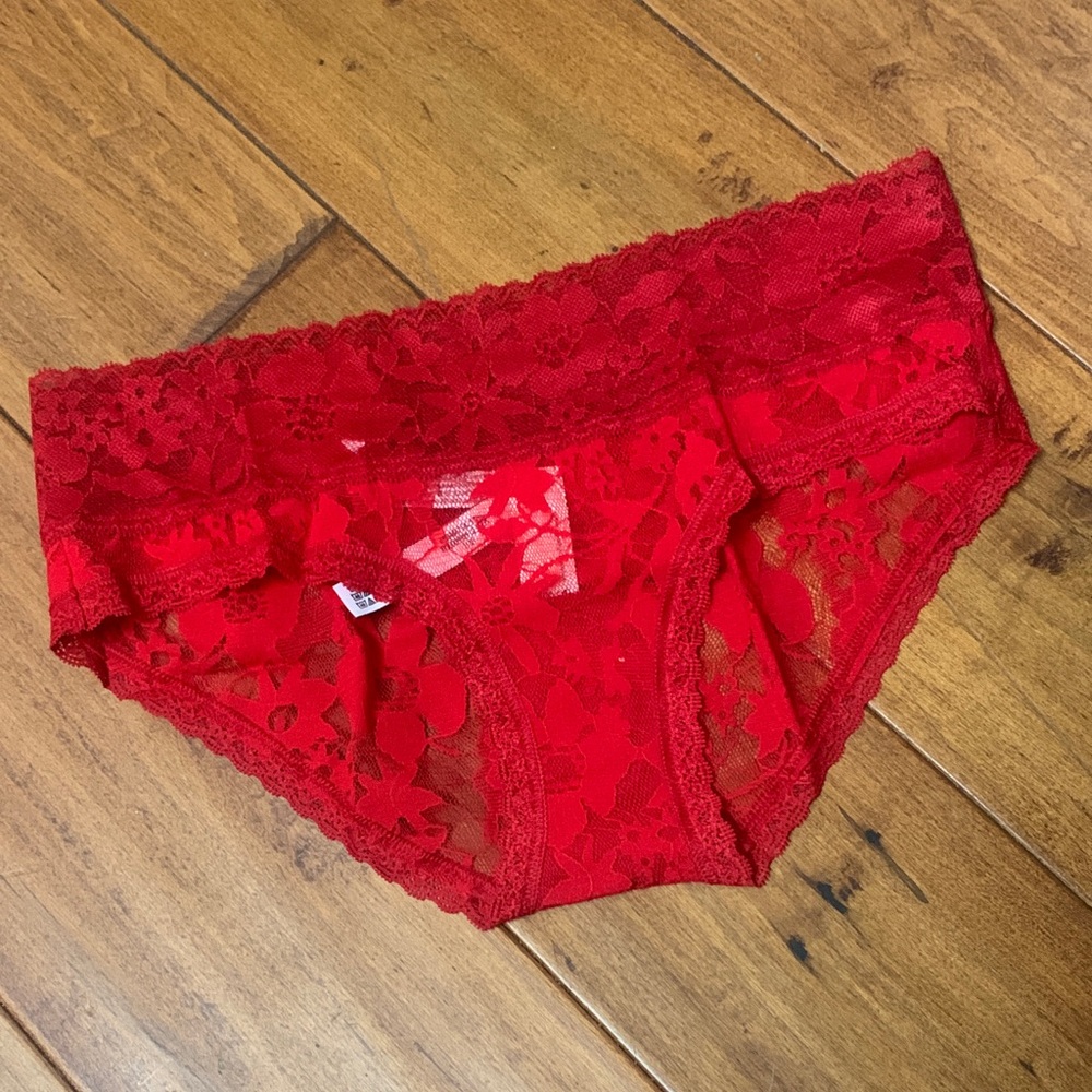 New! Victoria’s Secret delicate lace red hiphugger panty size small